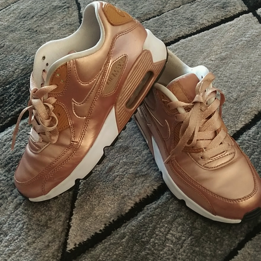 Air Max Nike rose gold tennis shoes